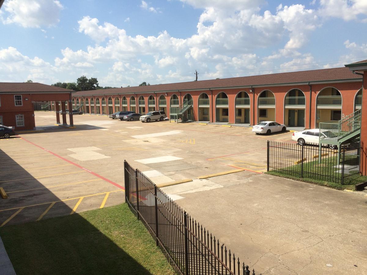 Select Inn And Suites Houston Exterior photo